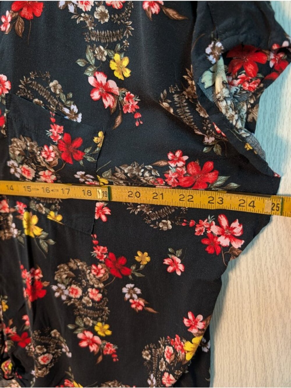 Torrid Black Floral Womens Button Up Tie Short Sleeve Shirt Size 1 1X - Picture 6 of 8